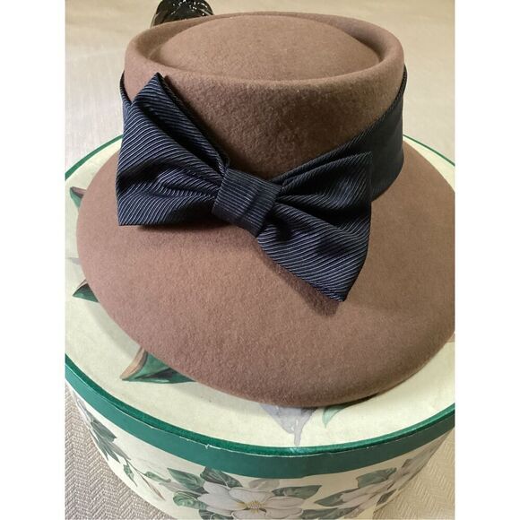 Women’s Toucan Collection Backbow Wool Felt Boater w/ Hat Box - Picture 10 of 11